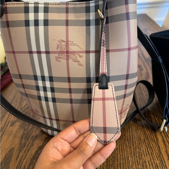 BURBERRY HAYMARKET CHECK COLOURS LORNE BUCKET CROSSBODY - Picture 5 of 14